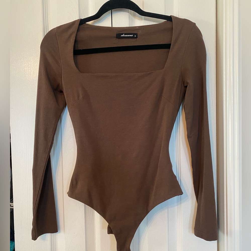 WORN ONCE OLIVACEOUS L/S CUTOUT BODYSUIT